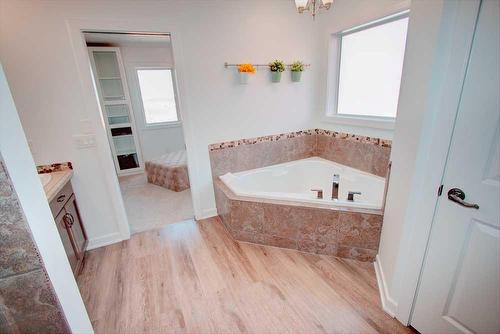 178 Autumn Circle Se, Calgary, AB - Indoor Photo Showing Bathroom