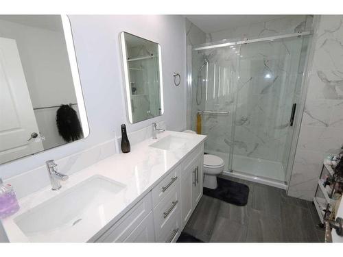 178 Autumn Circle Se, Calgary, AB - Indoor Photo Showing Bathroom