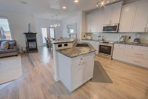 178 Autumn Circle Se, Calgary, AB - Indoor Photo Showing Kitchen