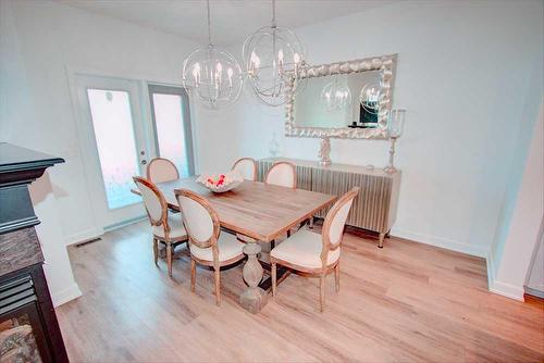 178 Autumn Circle Se, Calgary, AB - Indoor Photo Showing Dining Room