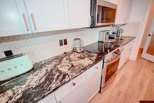 178 Autumn Circle Se, Calgary, AB - Indoor Photo Showing Kitchen With Upgraded Kitchen