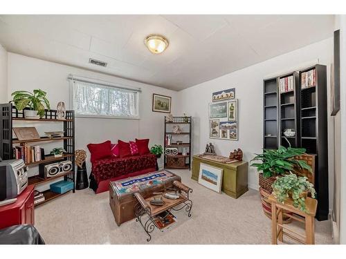 120 41 Avenue Nw, Calgary, AB - Indoor Photo Showing Living Room