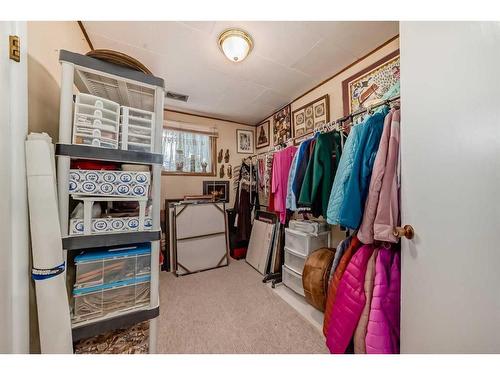 120 41 Avenue Nw, Calgary, AB - Indoor With Storage