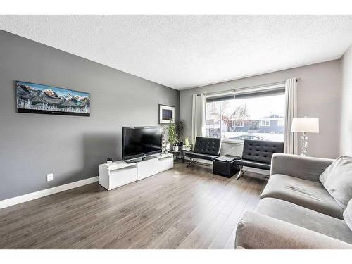 1203 Mackid Road Ne, Calgary, AB - Indoor Photo Showing Living Room