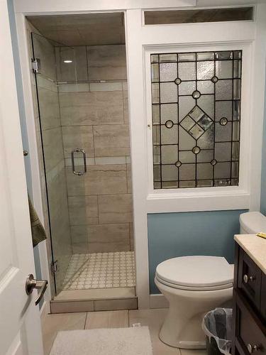 1203 Mackid Road Ne, Calgary, AB - Indoor Photo Showing Bathroom