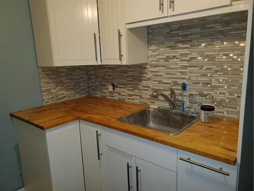 1203 Mackid Road Ne, Calgary, AB - Indoor Photo Showing Kitchen