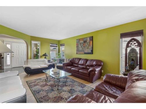 218 Coral Keys Court Ne, Calgary, AB - Indoor Photo Showing Living Room