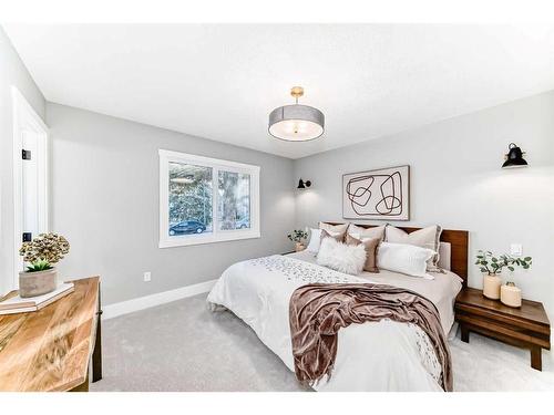 609 Willowburn Crescent Se, Calgary, AB - Indoor Photo Showing Bedroom