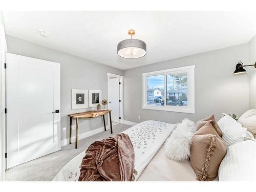 609 Willowburn Crescent Se, Calgary, AB - Indoor Photo Showing Bedroom