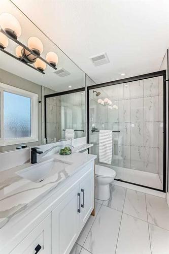 609 Willowburn Crescent Se, Calgary, AB - Indoor Photo Showing Bathroom