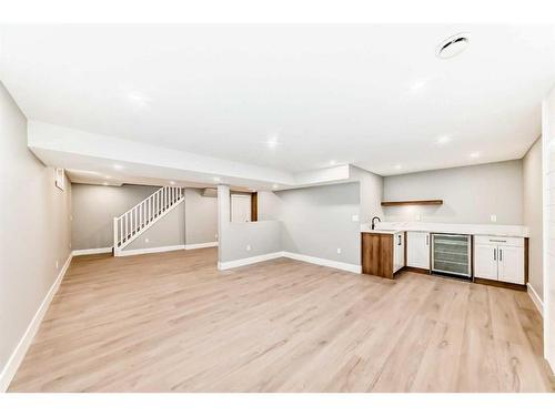 609 Willowburn Crescent Se, Calgary, AB - Indoor Photo Showing Kitchen