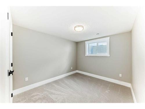 609 Willowburn Crescent Se, Calgary, AB - Indoor Photo Showing Other Room