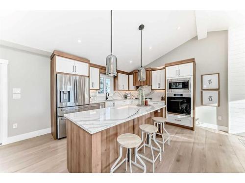 609 Willowburn Crescent Se, Calgary, AB - Indoor Photo Showing Kitchen With Upgraded Kitchen