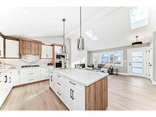 609 Willowburn Crescent Se, Calgary, AB - Indoor Photo Showing Kitchen