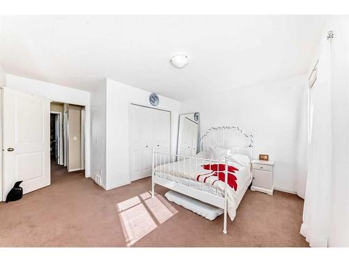 62 Eversyde Common Sw, Calgary, AB - Indoor Photo Showing Bedroom