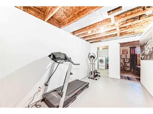 62 Eversyde Common Sw, Calgary, AB - Indoor Photo Showing Gym Room