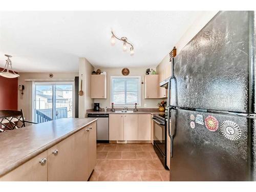 62 Eversyde Common Sw, Calgary, AB - Indoor Photo Showing Kitchen