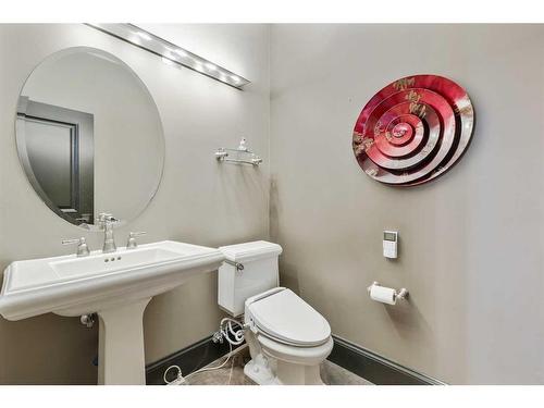 43 Cranleigh Manor Se, Calgary, AB - Indoor Photo Showing Bathroom