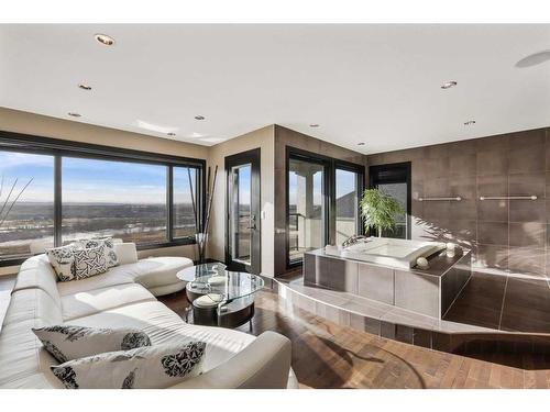 43 Cranleigh Manor Se, Calgary, AB - Indoor Photo Showing Living Room