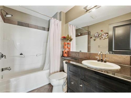 43 Cranleigh Manor Se, Calgary, AB - Indoor Photo Showing Bathroom