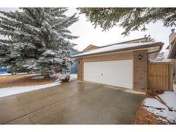 48 Cedarbrook Close SW Calgary, AB T2W 5B8