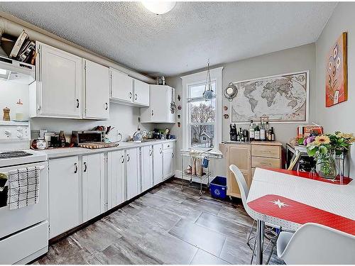 1012 19 Avenue Se, Calgary, AB - Indoor Photo Showing Kitchen