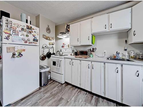 1012 19 Avenue Se, Calgary, AB - Indoor Photo Showing Kitchen