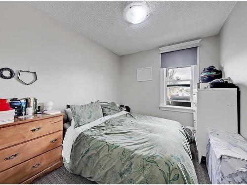 1012 19 Avenue Se, Calgary, AB - Indoor Photo Showing Bedroom