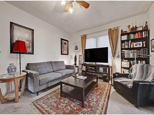 1012 19 Avenue Se, Calgary, AB - Indoor Photo Showing Living Room