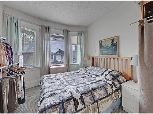 1012 19 Avenue Se, Calgary, AB - Indoor Photo Showing Bedroom