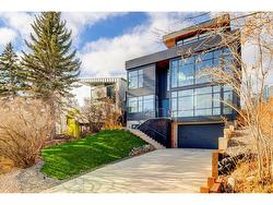 1107 15 Street NW Calgary, AB T2N 2B5