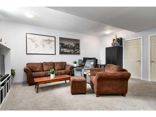 336 Cranfield Common Se, Calgary, AB - Indoor Photo Showing Living Room