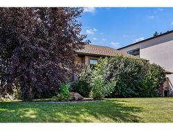 2413 25 Avenue NW Calgary, AB T2M 2C6