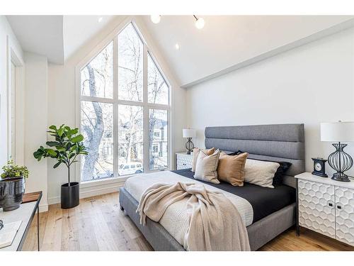 2041 48 Avenue Sw, Calgary, AB - Indoor Photo Showing Bedroom