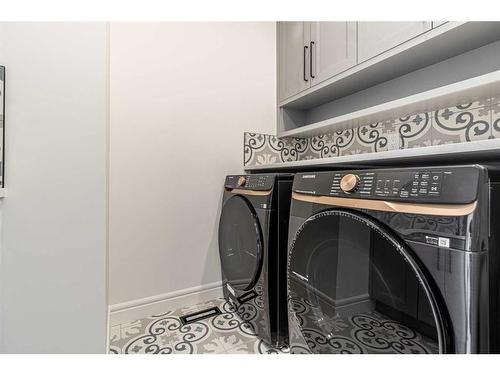 2041 48 Avenue Sw, Calgary, AB - Indoor Photo Showing Laundry Room