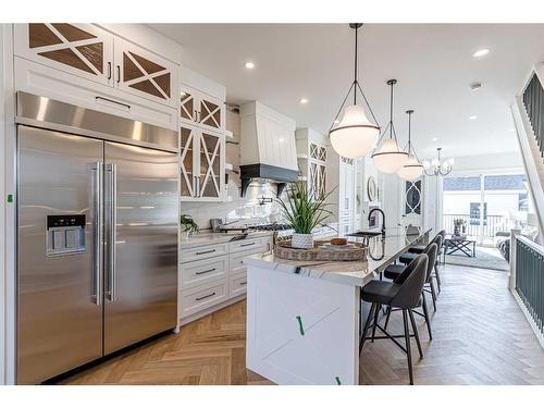 2041 48 Avenue Sw, Calgary, AB - Indoor Photo Showing Kitchen With Upgraded Kitchen