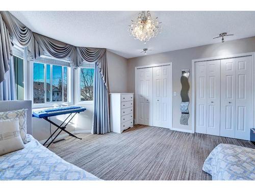 198 Hidden Valley Villas Nw, Calgary, AB - Indoor Photo Showing Bedroom