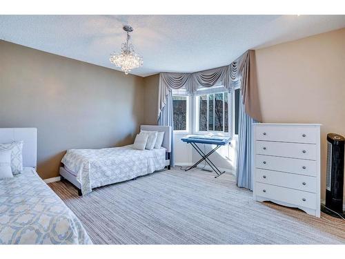 198 Hidden Valley Villas Nw, Calgary, AB - Indoor Photo Showing Bedroom