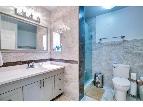 198 Hidden Valley Villas Nw, Calgary, AB - Indoor Photo Showing Bathroom