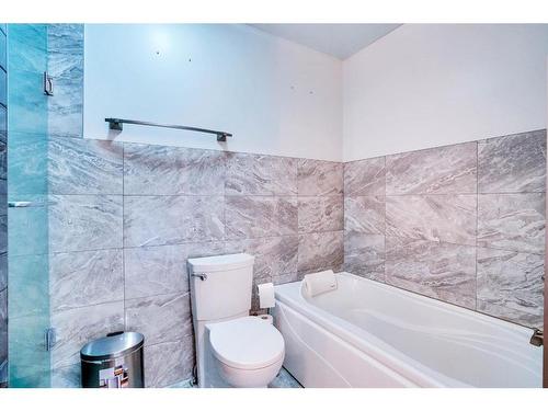 198 Hidden Valley Villas Nw, Calgary, AB - Indoor Photo Showing Bathroom