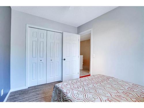 198 Hidden Valley Villas Nw, Calgary, AB - Indoor Photo Showing Bedroom