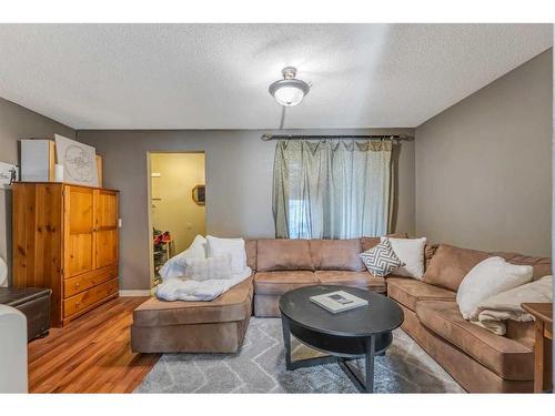 55 Penworth Close Se, Calgary, AB - Indoor Photo Showing Living Room