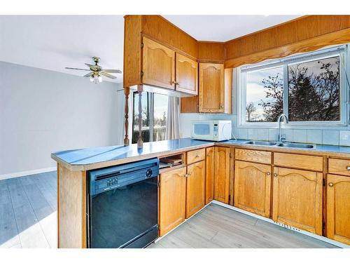 5403 Rundleview Road Ne, Calgary, AB - Indoor Photo Showing Kitchen With Double Sink