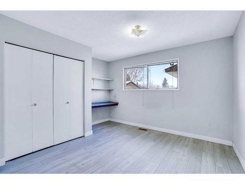 5403 Rundleview Road Ne, Calgary, AB - Indoor Photo Showing Other Room