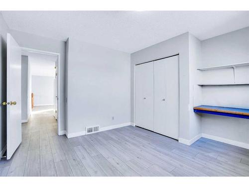 5403 Rundleview Road Ne, Calgary, AB - Indoor Photo Showing Other Room