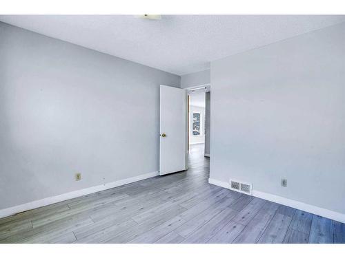 5403 Rundleview Road Ne, Calgary, AB - Indoor Photo Showing Other Room