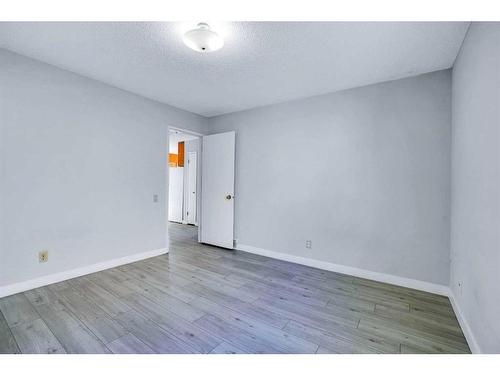 5403 Rundleview Road Ne, Calgary, AB - Indoor Photo Showing Other Room