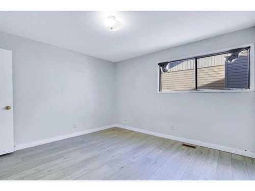 5403 Rundleview Road Ne, Calgary, AB - Indoor Photo Showing Other Room