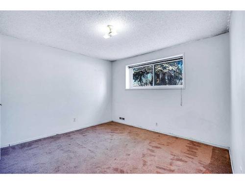 5403 Rundleview Road Ne, Calgary, AB - Indoor Photo Showing Other Room