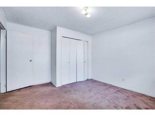 5403 Rundleview Road Ne, Calgary, AB - Indoor Photo Showing Other Room